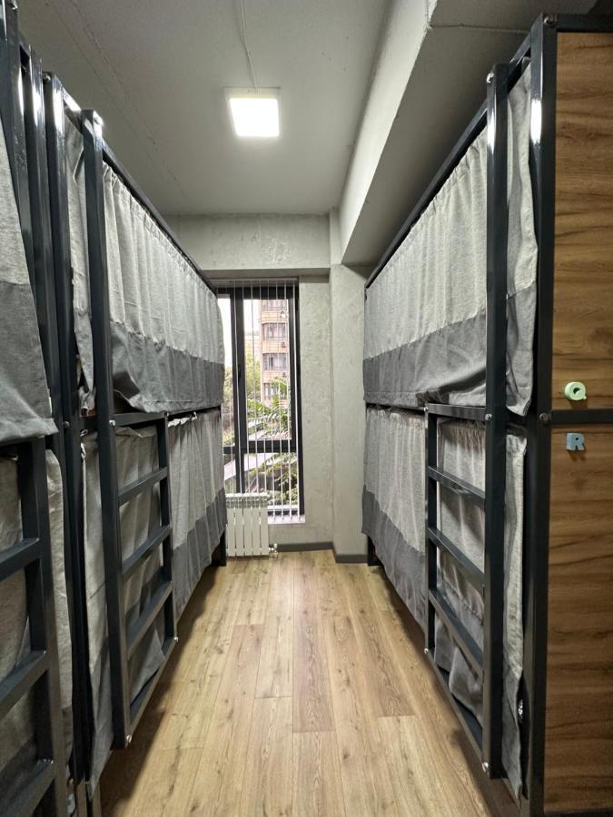 Izzzi Hostel Bishkek Exterior photo